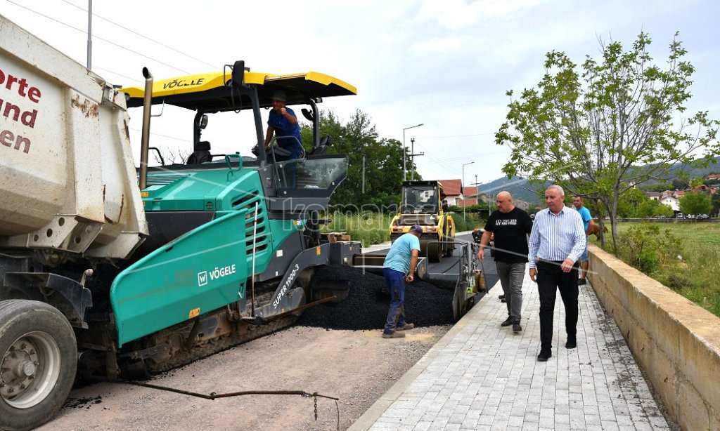 СЕ  АСФАЛТИРА  КЕЈСКАТА  УЛИЦА  ВО  ОРИЗАРИ