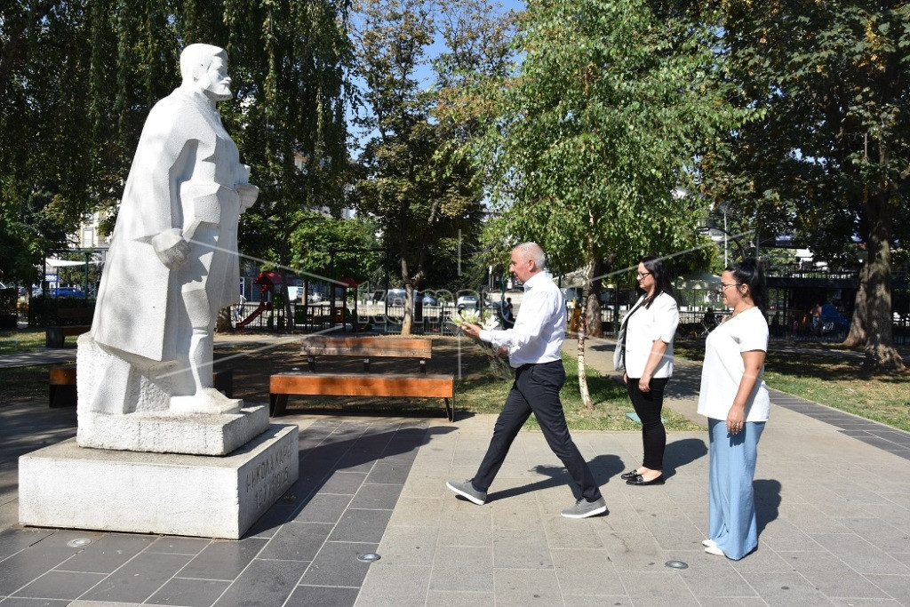 ПО  ПОВОД  ИЛИНДЕН  –  СВЕЖО  ЦВЕЌЕ  И  ПОЧИТ  КОН  ЖРТВИТЕ  ЗА  СЛОБОДНА  МАКЕДОНИЈА