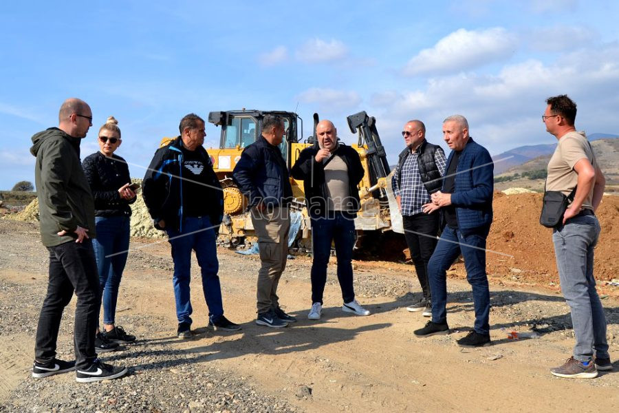 ГРАДОНАЧАЛНИКОТ  ЉУПЧО  ПАПАЗОВ  И  ДИРЕКТОРОТ  НА  КЈП  „ВОДОВОД“  БАРААТ  ПРОДОЛЖУВАЊЕ  НА  РОКОТ  ЗА  СОБИРАЊЕ  НА  СМЕТОТ