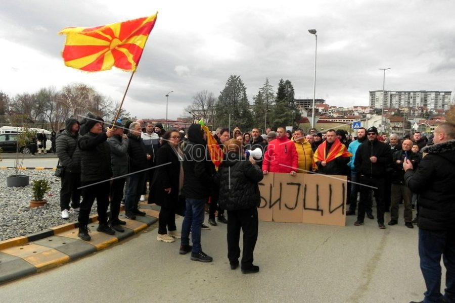 ГРАЃАНИТЕ  НА  КОЧАНИ  СО  МИРЕН  ПРОТЕСТ  ГО  ИЗКАЖАА НЕЗАДОВОЛСТВОТО  ЗА  ДОТУР  НА  СМЕТ  НА  ДЕПОНИЈАТА  ОД  ДРУГИТЕ  ОПШТИНИ