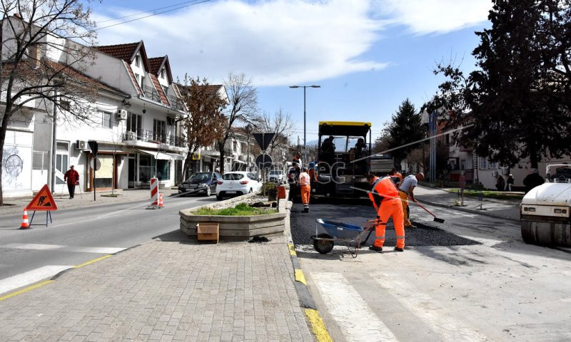 СЕ  АСФАЛТИРА  ДЕЛ  ОД  УЛИЦАТА  „ТОДОСИЈА  ПАУНОВ“  ВО  КОЧАНИ