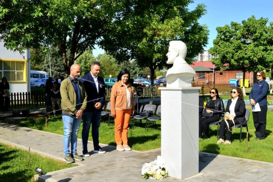 ООУ „НИКОЛА КАРЕВ“ НА СКРОМЕН НАЧИН ГО ОДБЕЛЕЖА ПАТРОНИОТ ПРАЗНИК