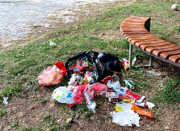 ГРАЃАНСКО  НОВИНАРСТВО,  ПАТЕКАТА  И  ПЕСОКОТ  ВО  БАВЧАЛУК  ПРЕПОЛНИ  СО  СРЧИ  ОД  СКРШЕНИ  ШИШИЊА