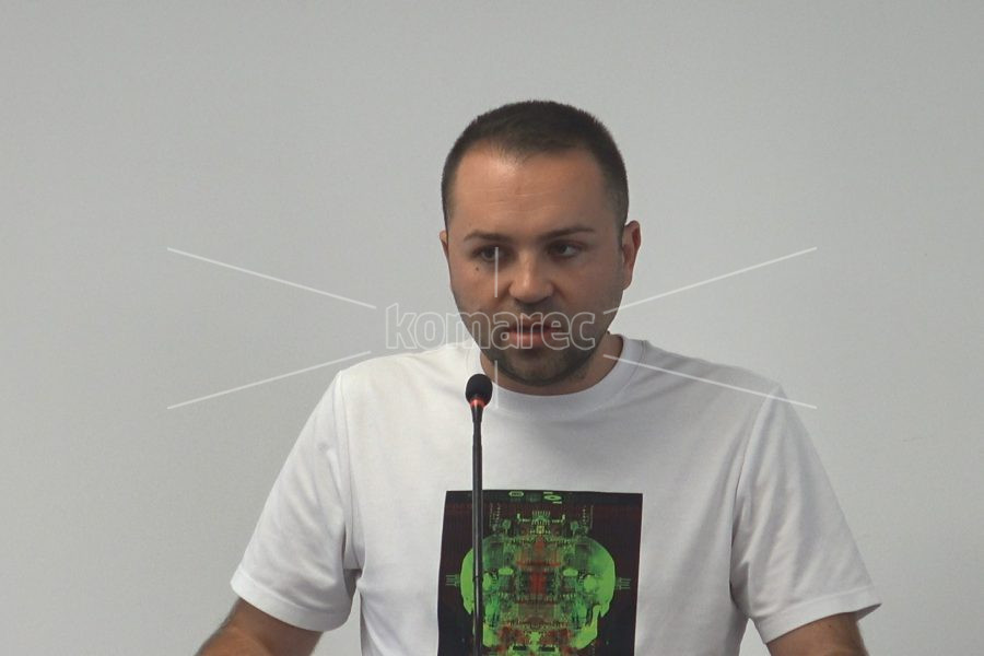 КРСТЕВСКИ  СО  ОСУДА  НА  ИНЦИДЕНТОТ  ВО  СОВЕТОТ  НА  ОПШТИНА  КОЧАНИ