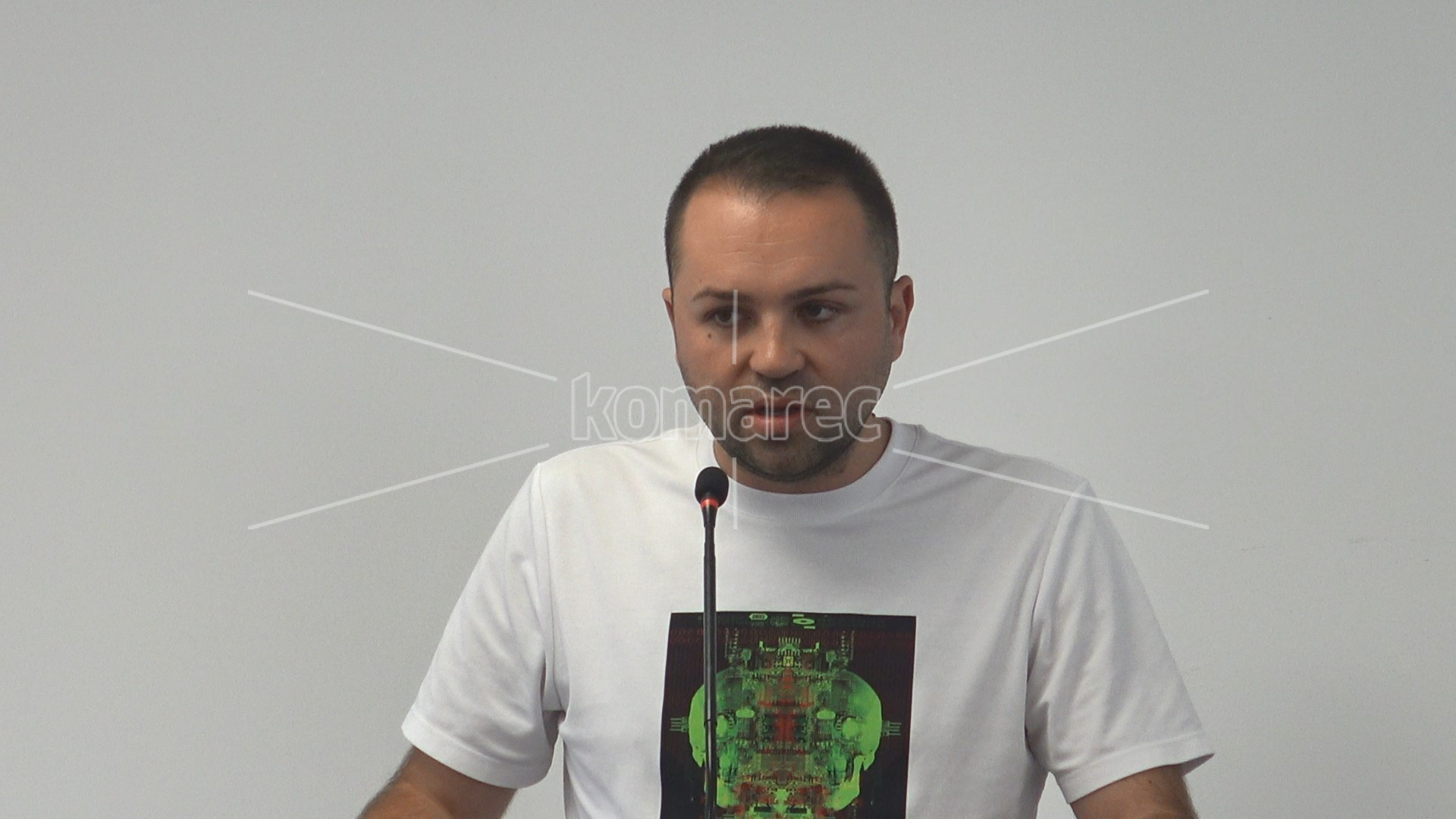 КРСТЕВСКИ  СО  ОСУДА  НА  ИНЦИДЕНТОТ  ВО  СОВЕТОТ  НА  ОПШТИНА  КОЧАНИ