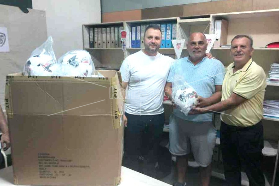 ТРЕТОЛИГАШИТЕ  ДОБИЈА  ПО  20  ФУДБАЛСКИ  ТОПКИ  ДОНАЦИЈА  ОД  ФФМ