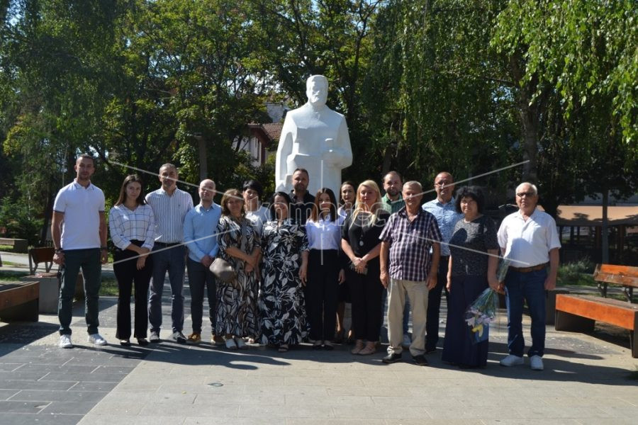 ОПШТИНСКИ  ДЕЛЕГАЦИИ  ПОЛОЖИЈА  СВЕЖО  ЦВЕЌЕ  ПО  ПОВОД  ИЛИНДЕН