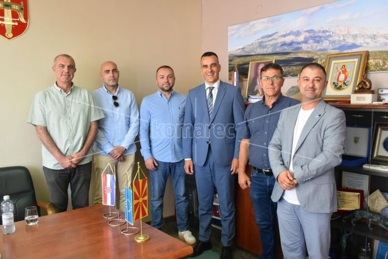 ДЕЛЕГАЦИЈА  ОД  ОПШТИНА  КОЧАНИ  ВО  ПОСЕТА  НА  ШИБЕНИК