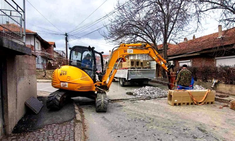 КРПЕЊЕ  УДАРНИ  ДУПКИ  И  РЕКОНСТРУКЦИЈА  НА  СЛИВНИ  РЕШЕТКИ  ОД  ПОЛИМЕР  БЕТОН