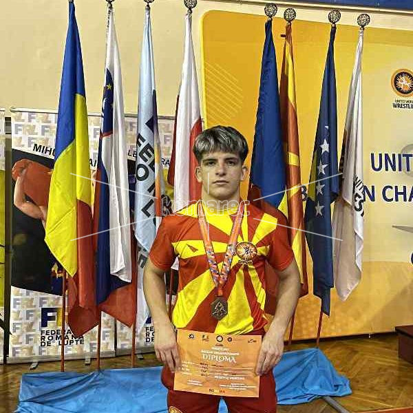 БРОНЗЕН  МЕДАЛ  ЗА  ДАРИЈАН  ПАВЛЕВ  НА  БАЛКАНСКОТО  ПРВЕНСТВО  ВО  КЛУЖ  (РОМАНИЈА)