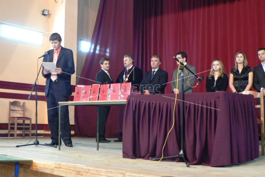 МУ  ТРЕБА  ЛИ  НА  КОЧАНИ  ОТВОРАЊЕ  НА  ФАКУЛТЕТ?