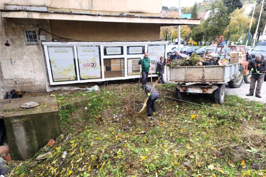 КОМУНАЛНИТЕ  СЛУЖБИ  РАБОТЕА  НА  ТЕРЕН,  ИСЧИСТЕНИ  МАЛИ  ДЕПОНИИ  ВО  ЦЕНТРАЛНОТО  ГРАДСКО  ПОДРАЧЈЕ