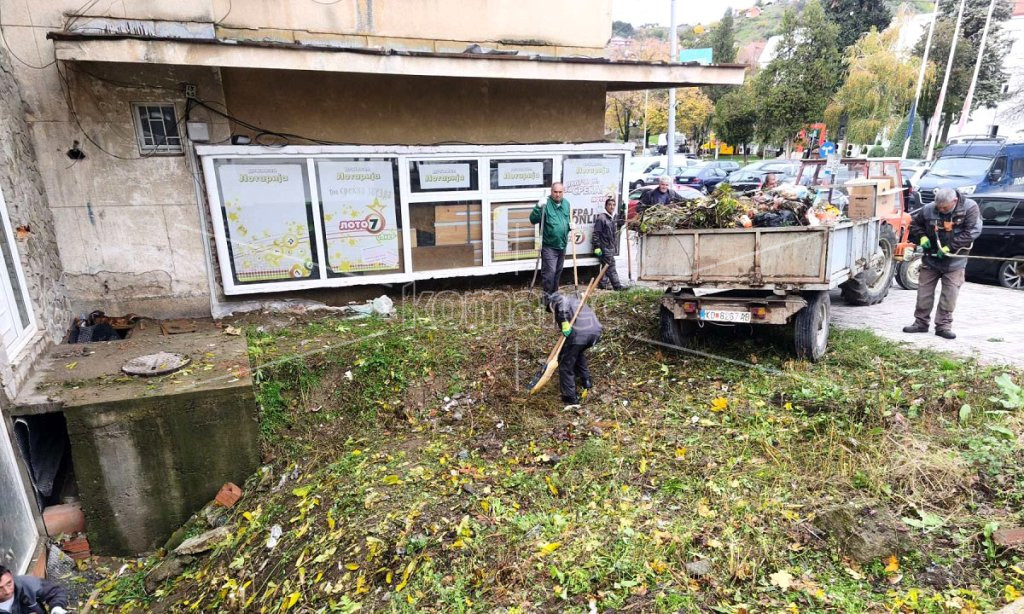 КОМУНАЛНИТЕ  СЛУЖБИ  РАБОТЕА  НА  ТЕРЕН,  ИСЧИСТЕНИ  МАЛИ  ДЕПОНИИ  ВО  ЦЕНТРАЛНОТО  ГРАДСКО  ПОДРАЧЈЕ