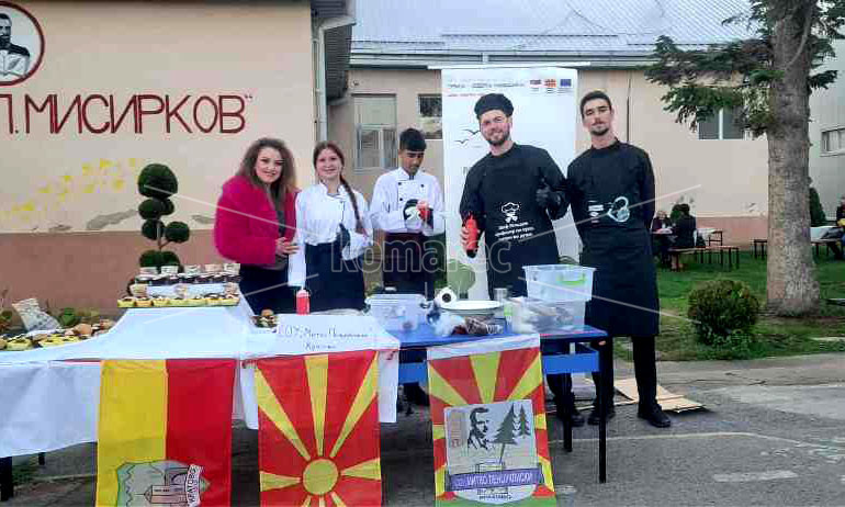 ВО  ДВОРОТ  НА  ООУ  „КРСТЕ  ПЕТКОВ  МИСИРКОВ“  ОРГАНИЗИРАН  ХУМАНИТАРЕН  ЕСЕНСКИ  БАЗАР