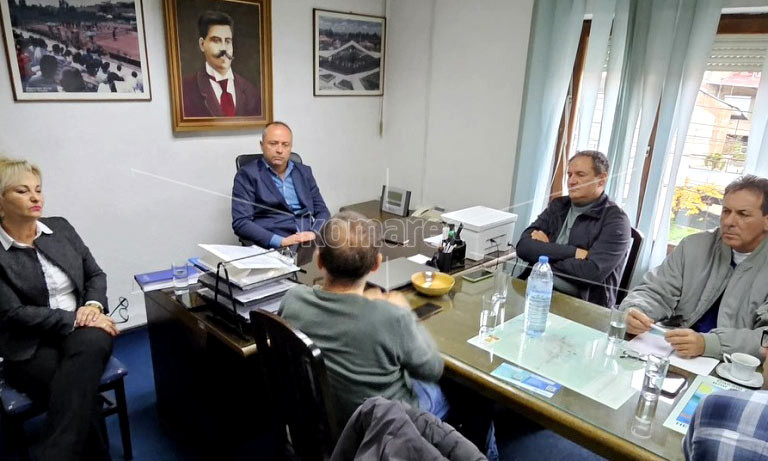 ГРАДОНАЧАЛНИКОТ  ГРОЗДАНОВ  НА  ПРВА  РАБОТНА  СРЕДБА  ВО  КЈП  „ВОДОВОД“