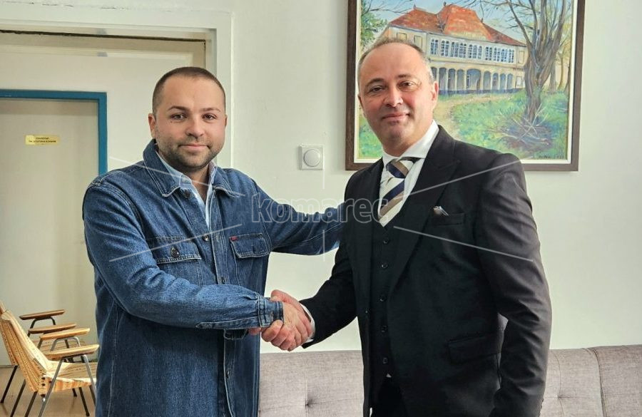 НОВИОТ  ГРАДОНАЧАЛНИК  НА  КОЧАНИ  ВЛАДКО  ГРОЗДАНОВ  ЈА  ПРЕЗЕДЕ  ФУНКЦИЈАТА  ОД  ВЕНКО  КРСТЕВСКИ