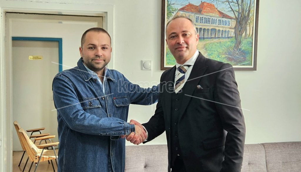 НОВИОТ  ГРАДОНАЧАЛНИК  НА  КОЧАНИ  ВЛАДКО  ГРОЗДАНОВ  ЈА  ПРЕЗЕДЕ  ФУНКЦИЈАТА  ОД  ВЕНКО  КРСТЕВСКИ