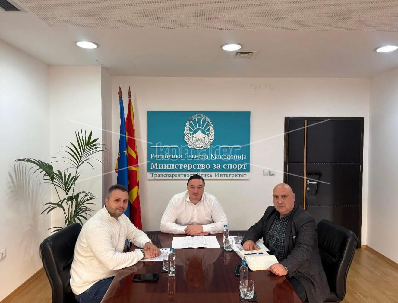 ПОСТИГНАТ  ДОГОВОР  СО  МИНИСТЕРОТ  ЗА  СПОРТ  ЗА  РЕКОНСТРУКЦИЈА  НА  ДВА  СПОРТСКИ  ОБЈЕКТА  ВО  КОЧАНИ