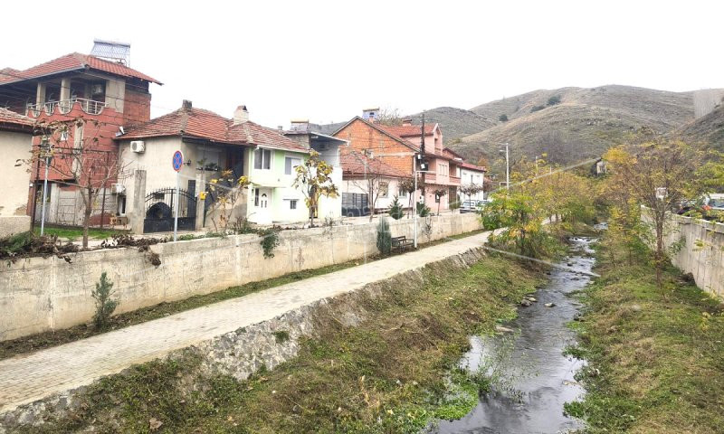 ПРОДОЛЖУВА  ЧИСТЕЊЕТО  И  УРЕДУВАЊЕТО  НА  ЈАВНИТЕ  И  НА  ЗЕЛЕНИТЕ  ПОВРШИНИ  ВО  КОЧАНИ