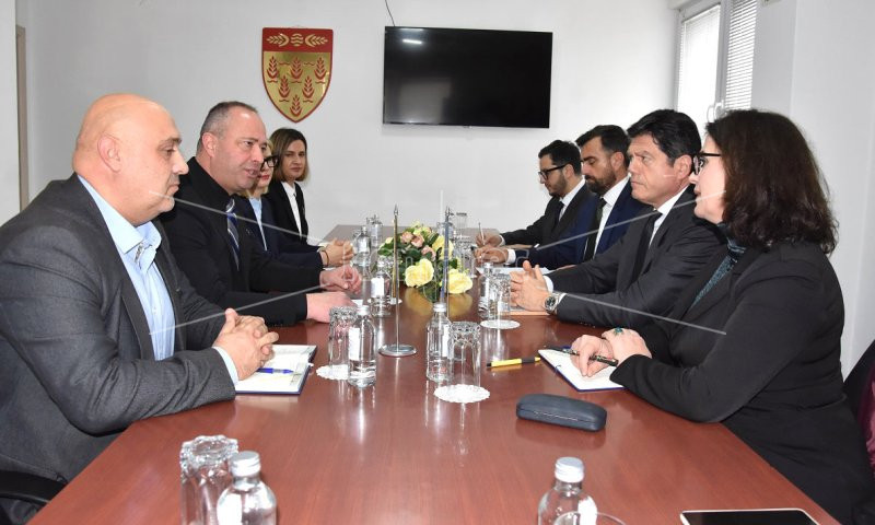 АМБАСАДОРОТ  НА  ЕУ  ВО  МАКЕДОНИЈА  МИХАЛИС  РОКАС  ВО  ПОСЕТА  НА  ОПШТИНА  КОЧАНИ