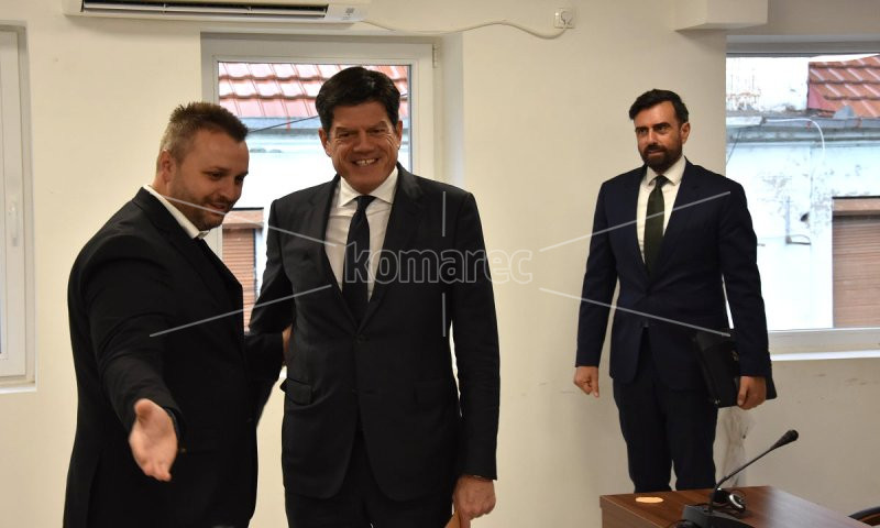 СРЕДБА  НА  АМБАСАДОРОТ  НА  ЕУ  МИХАЛИС  РОКАС  СО  СОВЕТНИЦИТЕ  НА  ОПШТИНА  КОЧАНИ