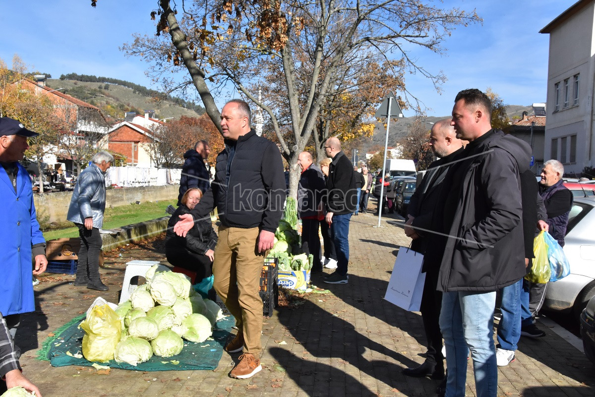 ГРАДОНАЧАЛНИКОТ  ВО  ОБИКОЛКА  НА  ГРАДСКИОТ  ПАЗАР