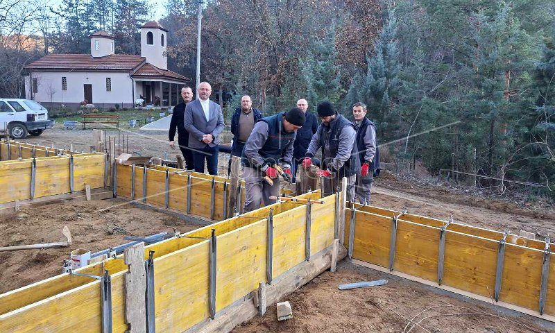 ГРАДОНАЧАЛНИКОТ  ГРОЗДАНОВ  ВО  ПОСЕТА  НА  МАНАСТИРОТ  „ПРЕСВЕТА БОГОРОДИЦА“