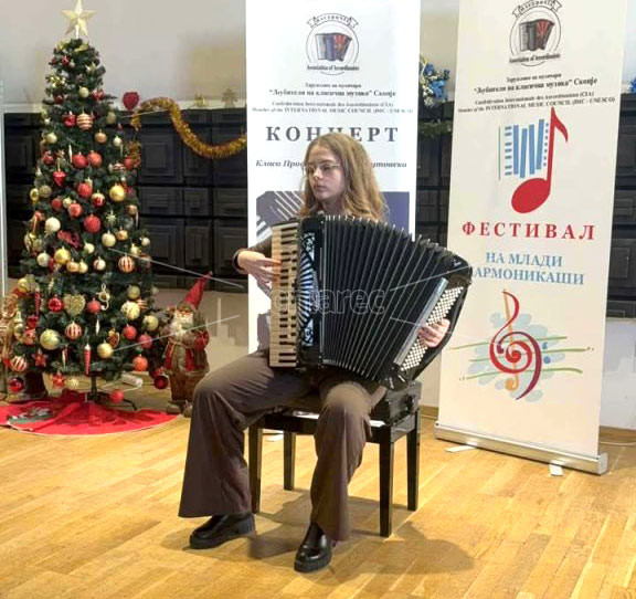 МЕГИ  ГЕОРГИЕВА  СО  ОДЛИЧЕН  НАСТАП  НА  14-ТИОТ  ФЕСТИВАЛ  НА  МЛАДИ  ХАРМОНИКАШИ