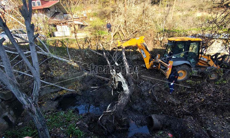 ЕКИПИ  ОД  КЈП  „ВОДОВОД“  И  ОПШТИНА  КОЧАНИ  ЈА  САНИРААТ  СОСТОЈБАТА  ВО  КОЧАНСКИ  ДОЛ