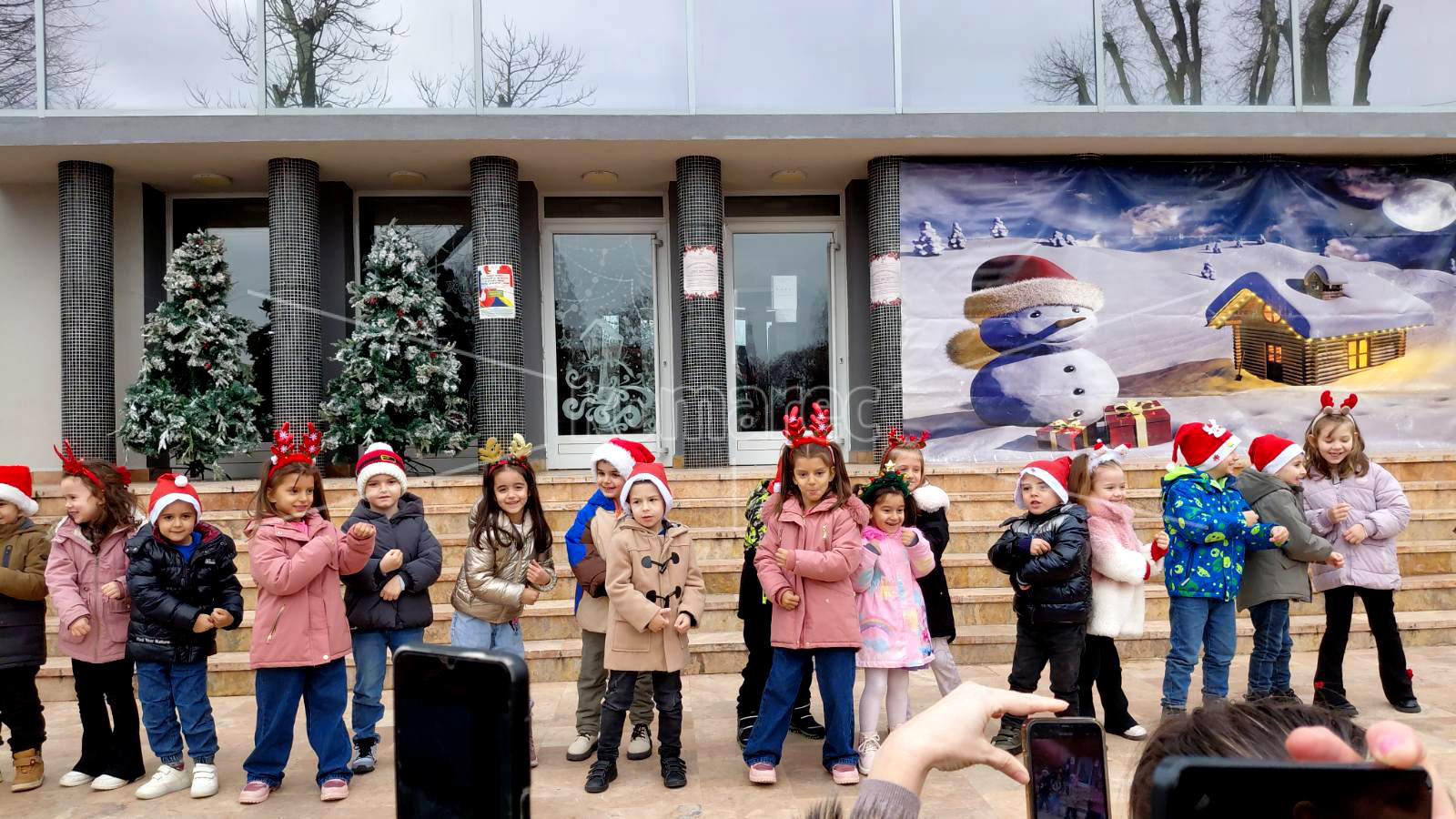 ПРЕДНОВОГОДИШНА  ЗАБАВА  ЗА  НАЈМЛАДИТЕ  ВО  ГРАДСКИОТ  ПАРК