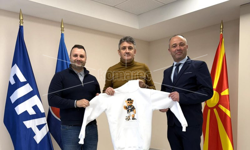 ГРАДОНАЧАЛНИКОТ  ГРОЗДАНОВ  НА  СРЕДБА  СО  ПРЕТСЕДАТЕЛОТ  НА  ФФМ  МАСАР  ОМЕРАГИЌ