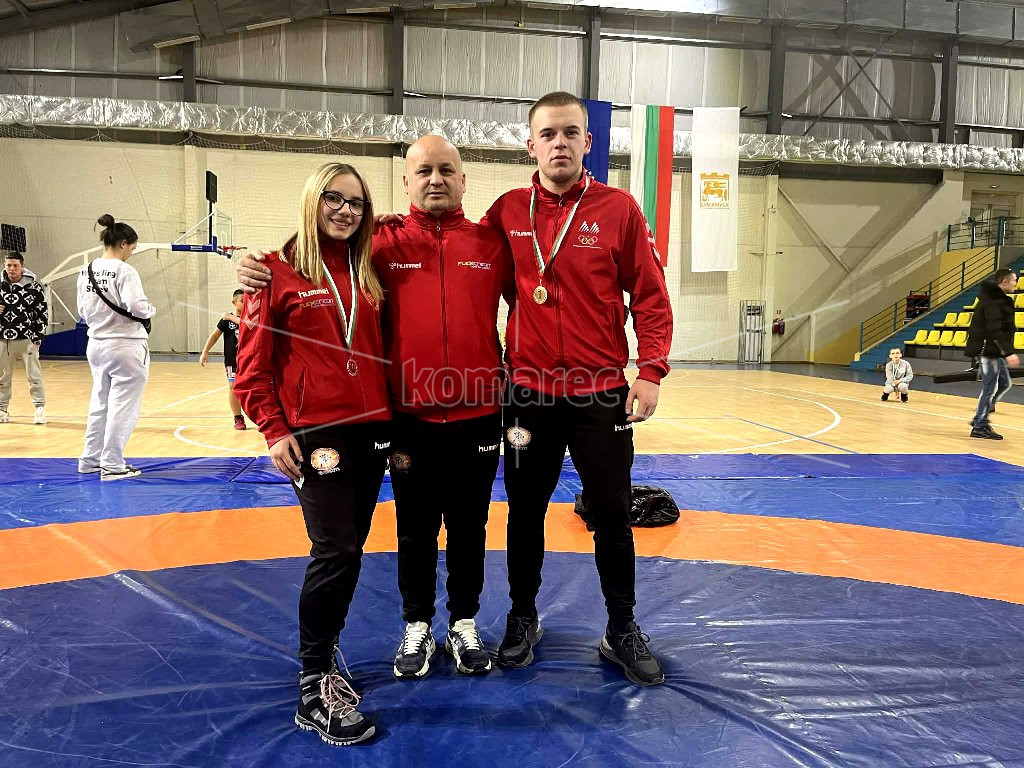 ЗЛАТО  И  СРЕБРО  ЗА  БОРАЧИТЕ  НА  „СПАРТАК“ НА  ТУРНИРОТ  ВО  БЛАГОЕВГРАД