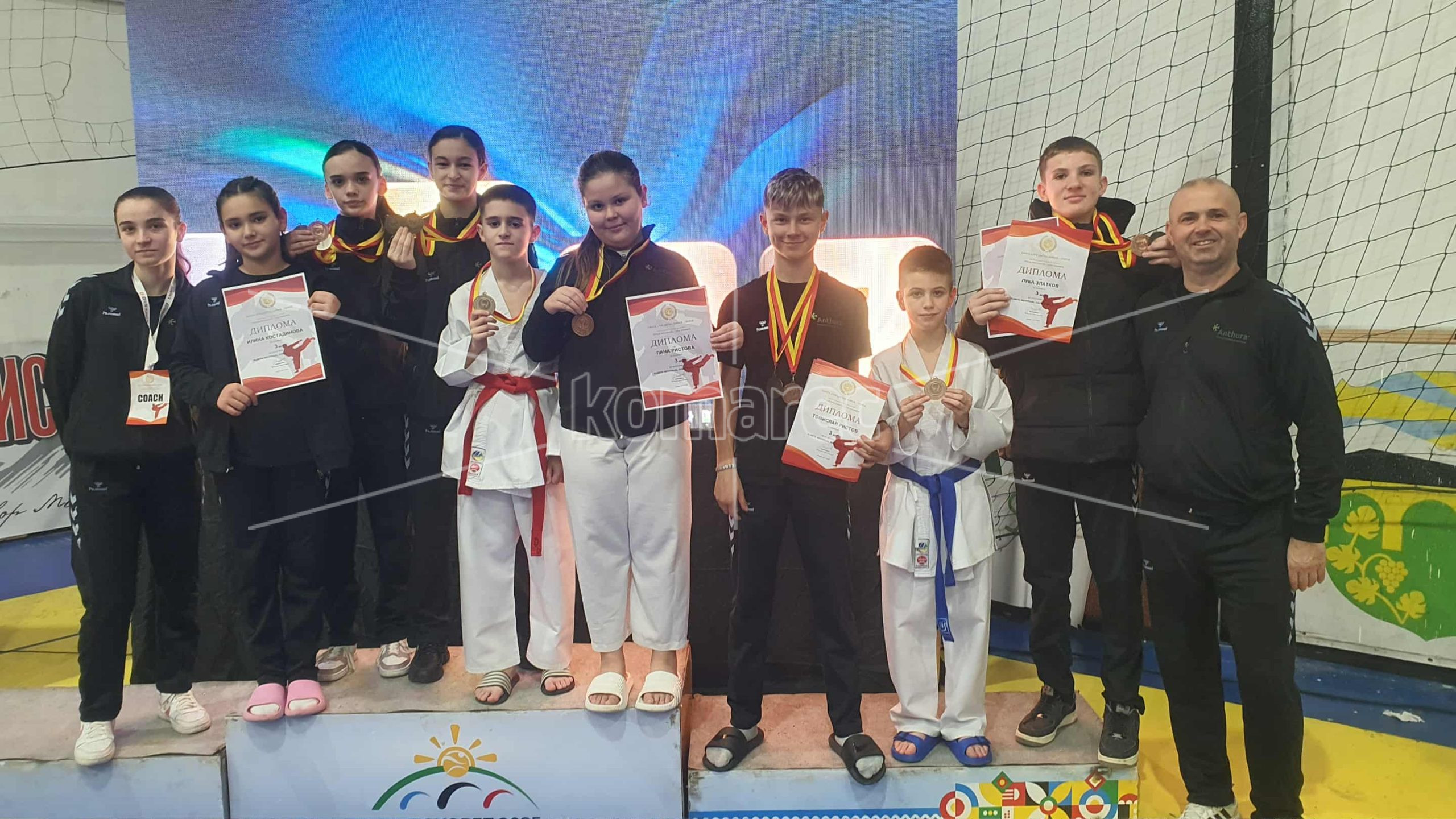 ТРИНАЕСЕТ  МЕДАЛИ  ЗА  КАРАТИСТИТЕ  НА  КК  „КОЧАНИ“  НА  „ГРАН  ПРИ  –  СКОПЈЕ“