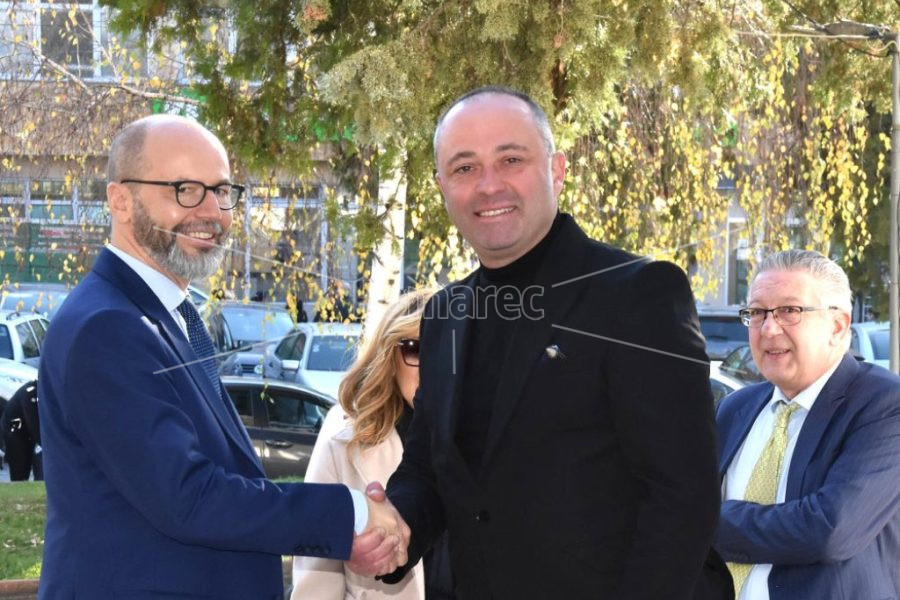 СЛОВЕНЕЧКИОТ  АМБАСАДОР  ПРЕСКЕР  НА  СРЕДБА  СО  ГРАДОНАЧАЛНИКОТ  НА  КОЧАНИ  ВЛАДКО  ГРОЗДАНОВ