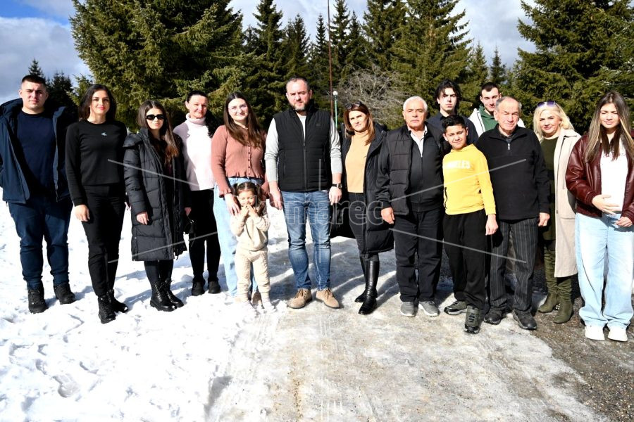 МИНИСТЕРОТ  ТОШКОВСКИ  НА  ПОНИКВА,  ГИ  ПОСЕТИ  ДЕЦАТА И  СЕМЕЈСТВАТА   НА  ЗАГИНАТИТЕ  БРАНИТЕЛИ