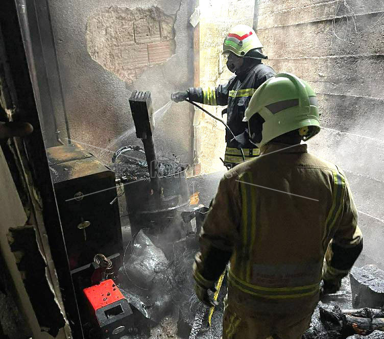 СЕ  ЗАПАЛИ  ПОМОШЕН  ОБЈЕКТ  НА  УЛИЦАТА  „ЈАНЕ  САНДАНСКИ“  ВО  КОЧАНИ