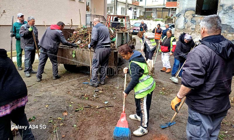 РАСЧИСТЕН  ЗАПУШТЕНИОТ  ПРОСТОР  ОКОЛУ  НЕКОГАШНИОТ  ХОТЕЛ  „ТУРИСТ“