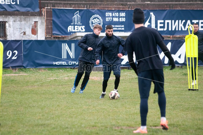 ФУДБАЛЕРИТЕ  НА  „ОСОГОВО“  ГИ  ЗАПАЛИЈА  МОТОРИТЕ