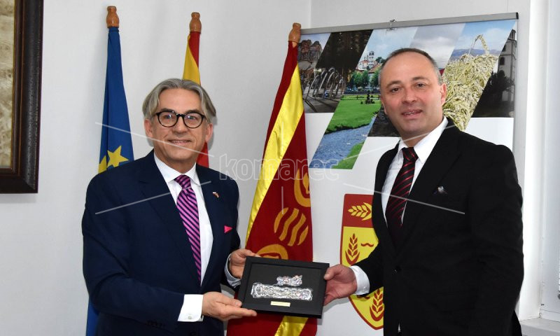 АМБАСАДОРОТ  НА  ПОЛСКА  МАРИУШ  БРИМОРА  ВО  ПОСЕТА  НА  ОПШТИНА  КОЧАНИ