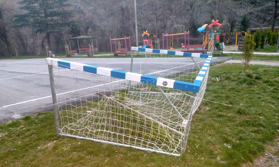 ВАНДАЛИТЕ  НЕ  МИРУВААТ,  ЌЕ  ИМ  ЗАСТАНЕ  ЛИ  НЕКОЈ  НА  ПАТОТ