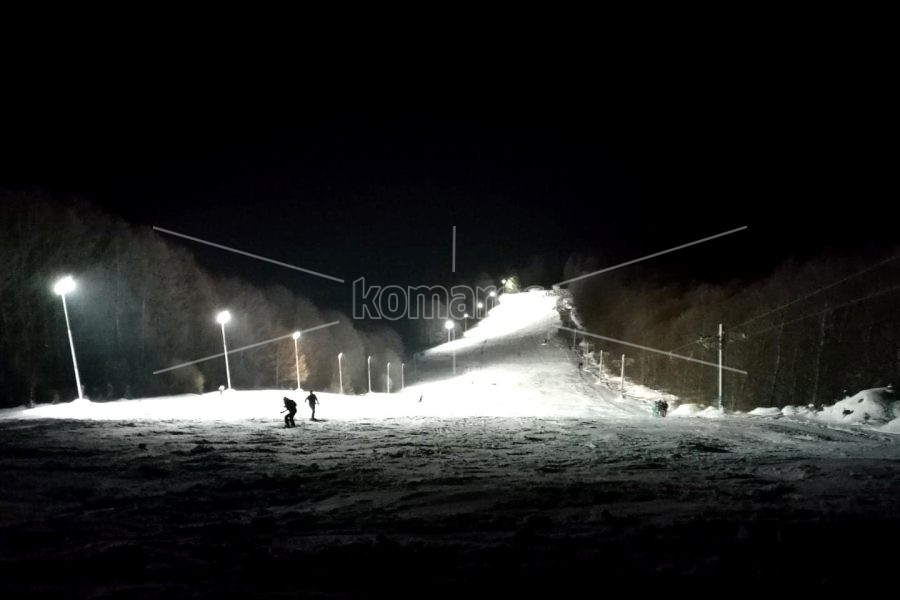 ВО  СРЕДА,  НОЌНО  СКИЈАЊЕ  НА  ПОНИКВА