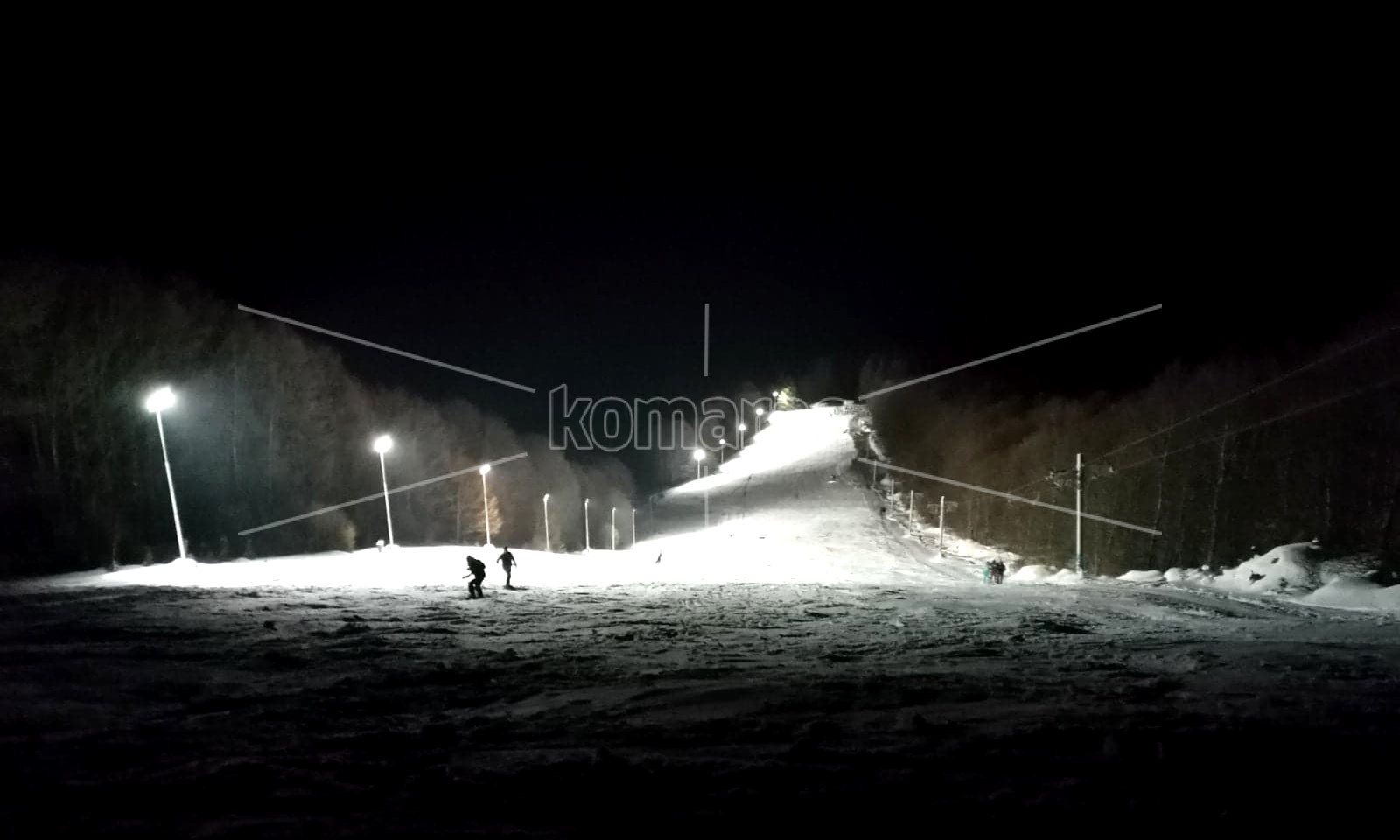 ВО  СРЕДА,  НОЌНО  СКИЈАЊЕ  НА  ПОНИКВА