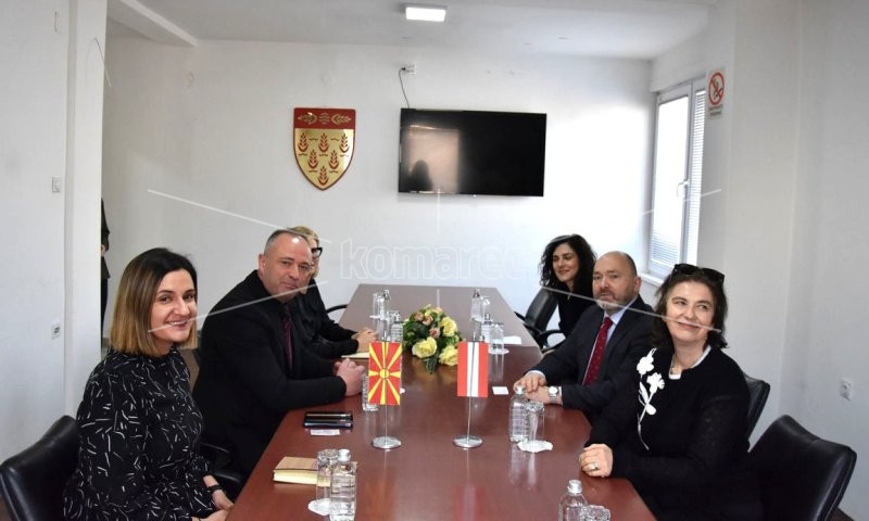 АМБАСАДОРОТ  НА  АВСТРИЈА  МАРТИН  ПАМЕР  ЈА  ПОСЕТИ  ОПШТИНА  КОЧАНИ