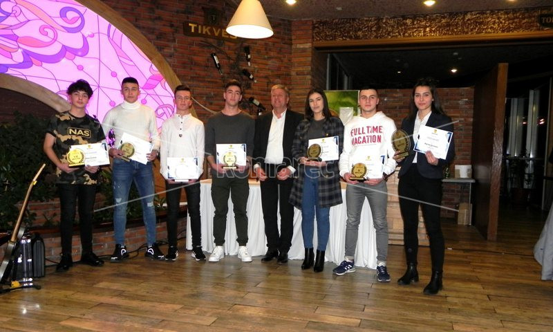 КОГА  СУЕТАТА  ИМ  Е  ПОВАЖНА  ОД  ТРАДИЦИЈАТА