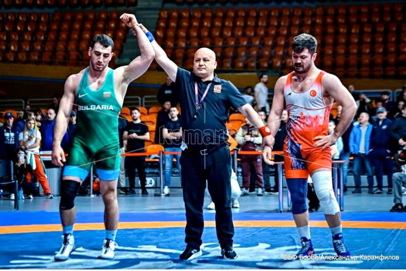 ЕДЕН  НАТПРЕВАРУВАЧ  И  СУДИЈА  ОД  КОЧАНИ  НА  МЕЃУНАРОДНИОТ  ТУРНИР  ВО  БОРЕЊЕ  „ДАН  КОЛОВ  –  НИКОЛА  ПЕТРОВ“