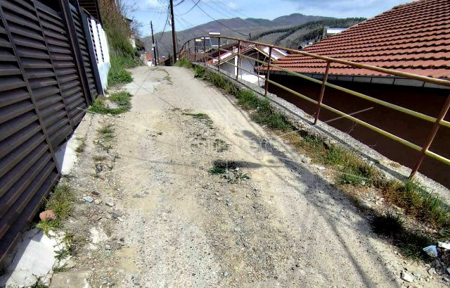 ЖИТЕЛИТЕ  ОД  УЛИЦАТА  „ИЛИНДЕНСКА“  БАРААТ  ДЕЛА  А  НЕ  САМО  ФОТОГРАФИРАЊЕ