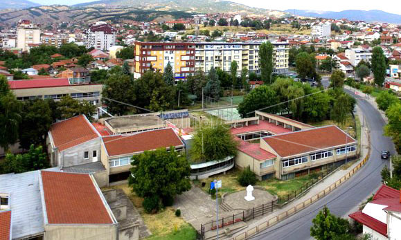 ДОЈАВА  ЗА  ПОСТАВЕНА  БОМБА  ГИ  ВОЗНЕМИРИ  ВРАБОТЕНИТЕ  И  УЧЕНИЦИТЕ