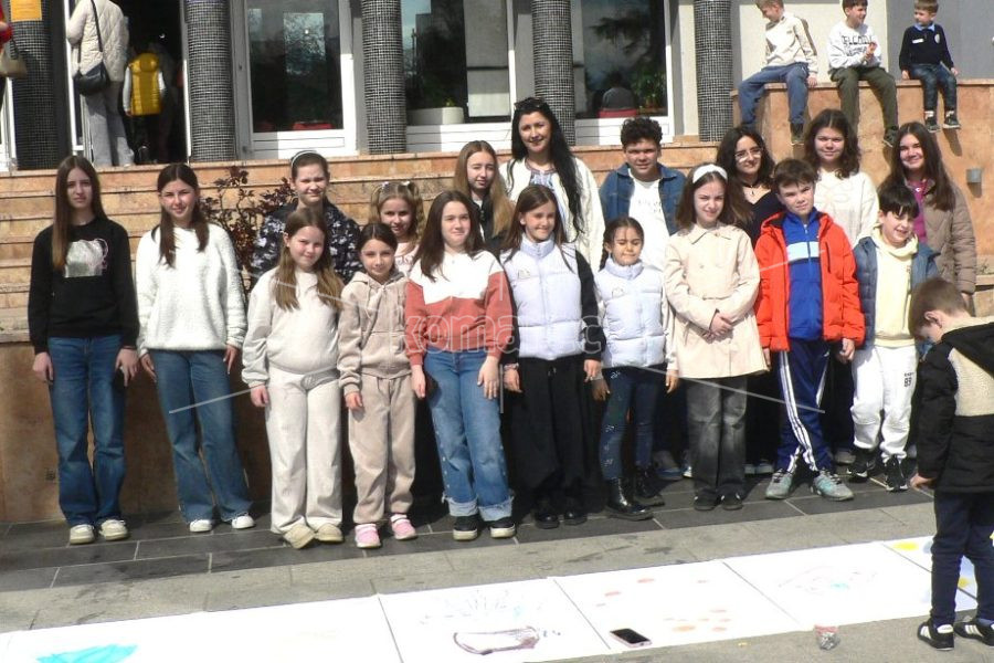 ЛИКОВЕН  ПЕРФОРМАНС  „ПОДАРИ  ЦРТЕЖ  ВО  ЗАМЕНА  ЗА  ЦВЕЌЕ“