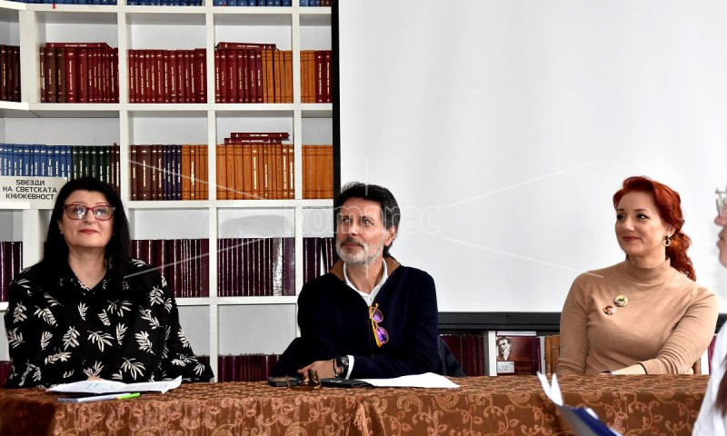 ОДРЖАНА  СРЕДНОШКОЛСКА  ДЕБАТА  ПОД  МОТОТО  „ЧИТАМЕ,  ИСТРАЖУВАМЕ,  УЧИМЕ“