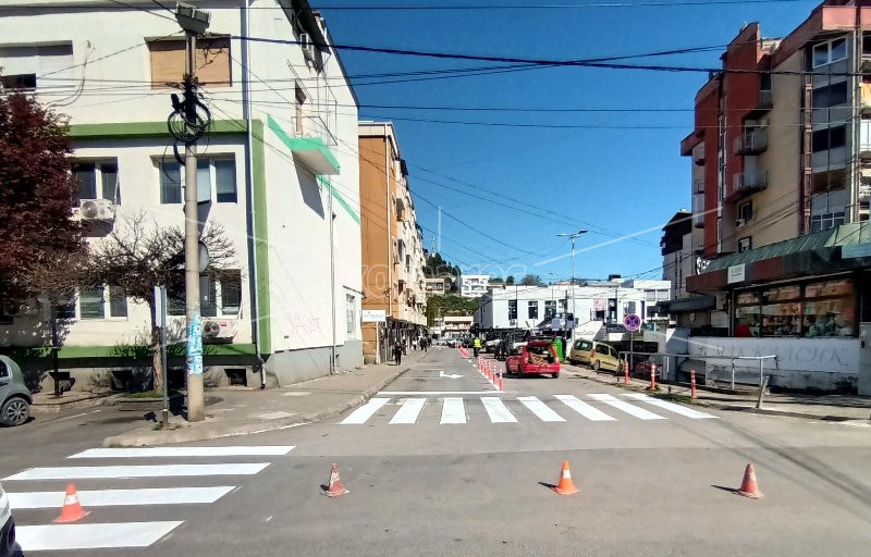 ПОСТАВУВАЊЕ  СООБРАЌАЈНА  СИГНАЛИЗАЦИЈА  НА  УЛИЦАТА  ШТО  ГИ  ПОВРЗУВА  УЛИЦИТЕ  „МАРШАЛ  ТИТО“  И  „ДИМИТАР  ВЛАХОВ“